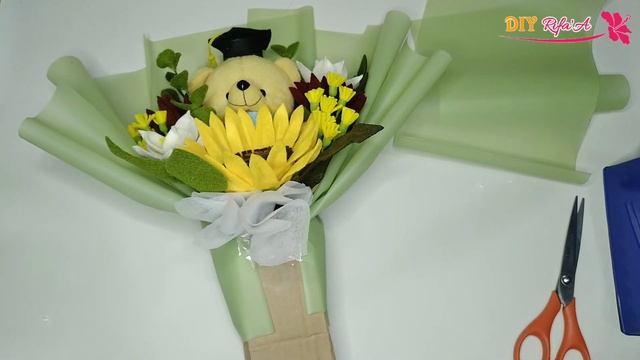DIY | Cara Membuat Buket Bunga Flanel Dan Boneka Wisuda | Wrapping felt bouquet смотреть онлайн