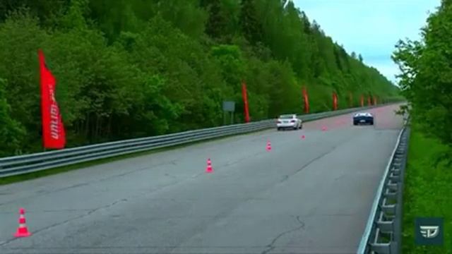 Кто быстрее Mercedes-Benz или Lamborghini ? смотреть онлайн