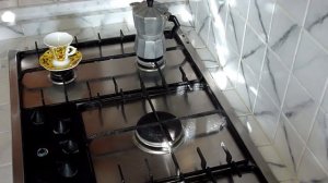 #2. Как готовят кофе в гейзерной кофеварке Bialetti в Италии.