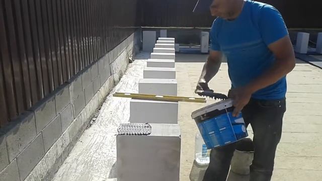 кладка первого ряда газоблока