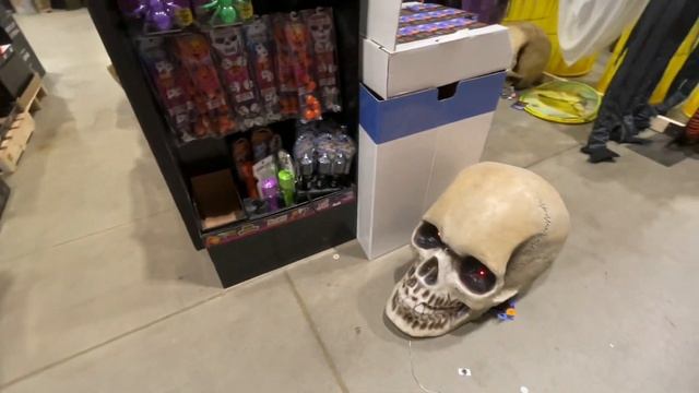 Lowe’s Halloween 2021 - Store Walkthrough #1 - Life-Sizes, Animatronics, and Inflatables! смотреть онлайн