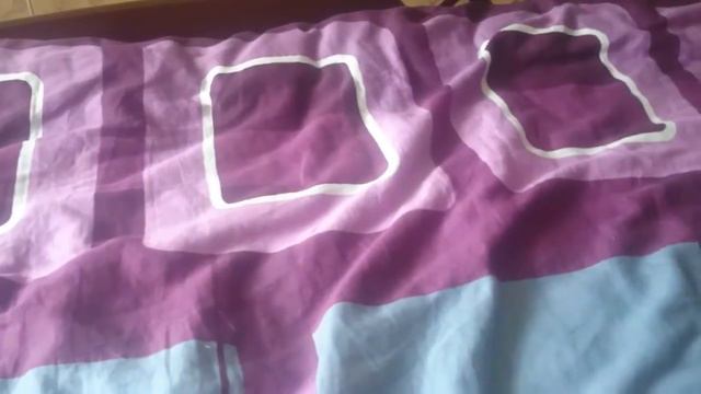 Смелый котёнок нападает...