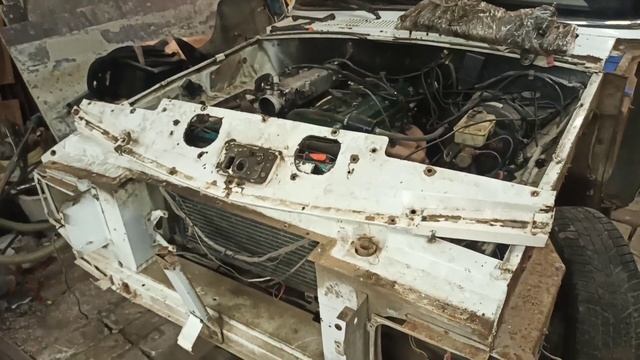 Как снять верхнюю поперечину на Волге 3102. Разбираю Волгу 3102. Ремонт Волги 3102 своими руками.