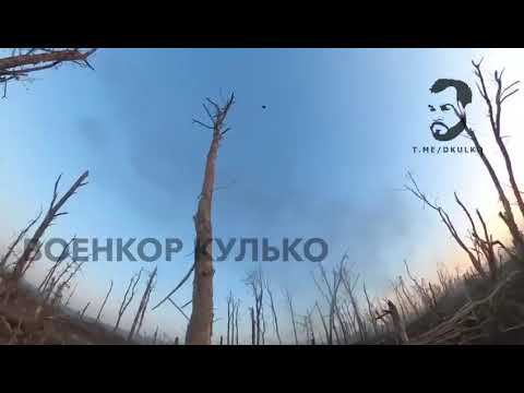 Русский боец волейбольным приёмом отбивает гранату в бою у Клещеевки. смотреть онлайн