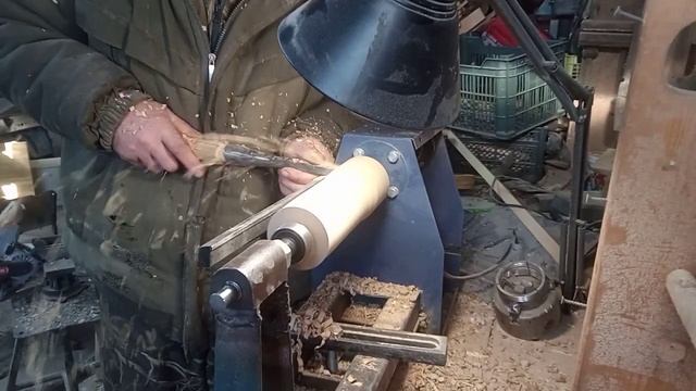 Подсвечники.Груша,кап(сувель)берёзы.Покрытие самодельным масловоском. смотреть онлайн