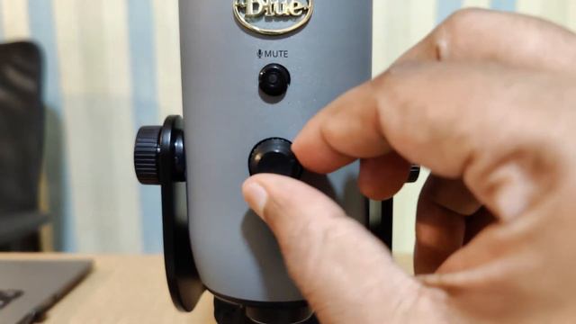 Blue Yeti Unboxing & Review | Best USB Microphone! смотреть онлайн