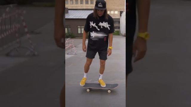 Трюки на скейте ‼️ Вариал Флип №1 #скейт #скейтборд #shorts смотреть онлайн