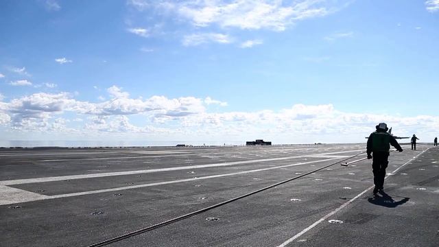 USS Gerald R. Ford (CVN 78) conducts flight operations смотреть онлайн