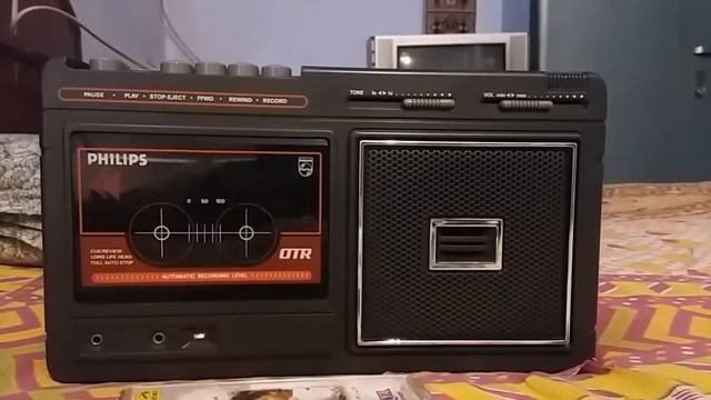 Hum Bane Tum Bane Ek Duje Ke Liye -Playing on my PHILIPS AM174 audio cassette player. смотреть онлайн