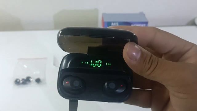 Fone de ouvido sem fio M5 preto, Carrega o Celular ( Powerbank ) смотреть онлайн