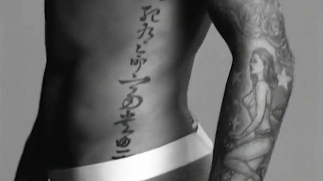 Дэвид Бекхэм снова в трусах... в рекламе нижнего белья смотреть онлайн