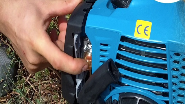 Мотокоса Sadko GTR-430N в работе