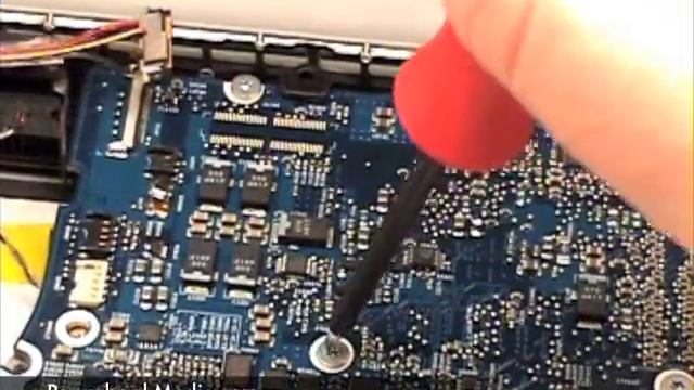 Macbook Pro 15" Repair - Logic Board Removal смотреть онлайн