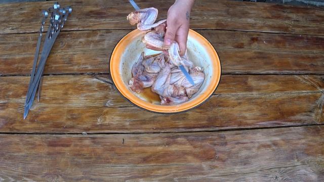 куриные крылышки самый простой маринад но очень вкусный. смотреть онлайн