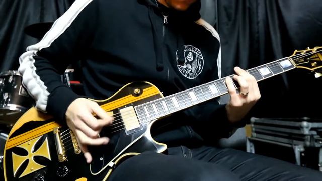 Gibson Iron Cross Uncle Milty 73 #James #Hetfield #Metallica смотреть онлайн