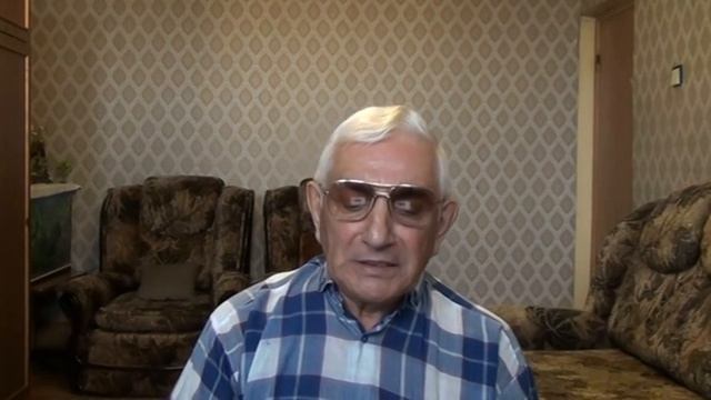 Черные ресницы,черные глаза.