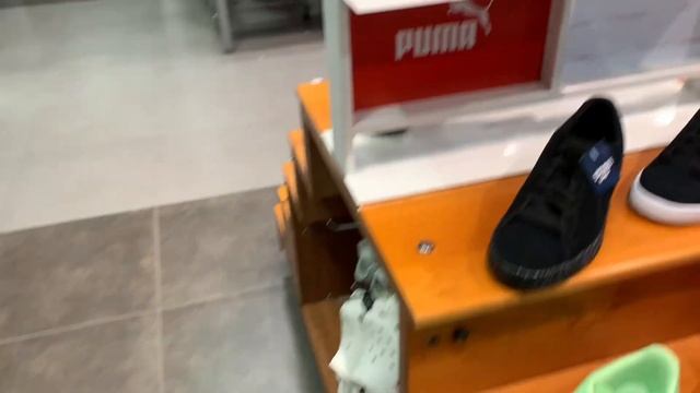 Канада. Скидки на спортивную обувь. ТЦ Polo Park. Виннипег сегодня смотреть онлайн