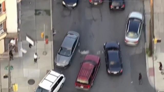 Бандиты уходили от полиции на красном "Форд Эксплорер" смотреть онлайн