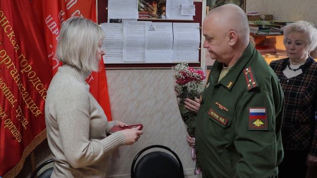 Родственникам погибших бойцов вручили ордена мужества смотреть онлайн