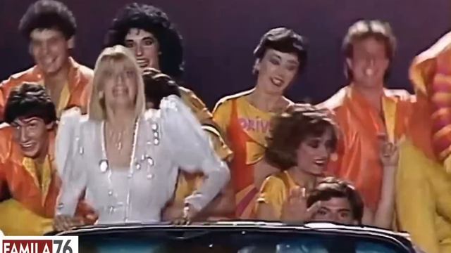 Sigla iniziale Drive In (1983) “Zucchero zucchero” cantata da Cristina Moffa, Ezio Greggio D’Angelo смотреть онлайн