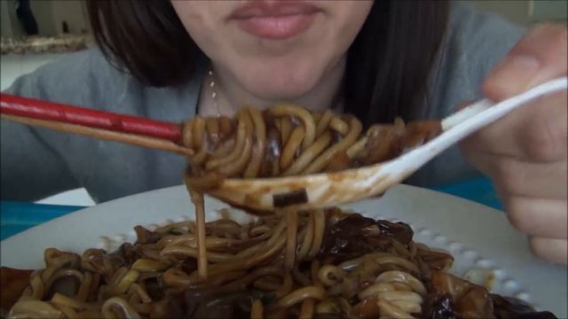 SassEsnacks ASMR: Jajangmyeon | Black Bean Noodles | 짜장면 | Korean-Chinese Food | Eating Sounds смотреть онлайн