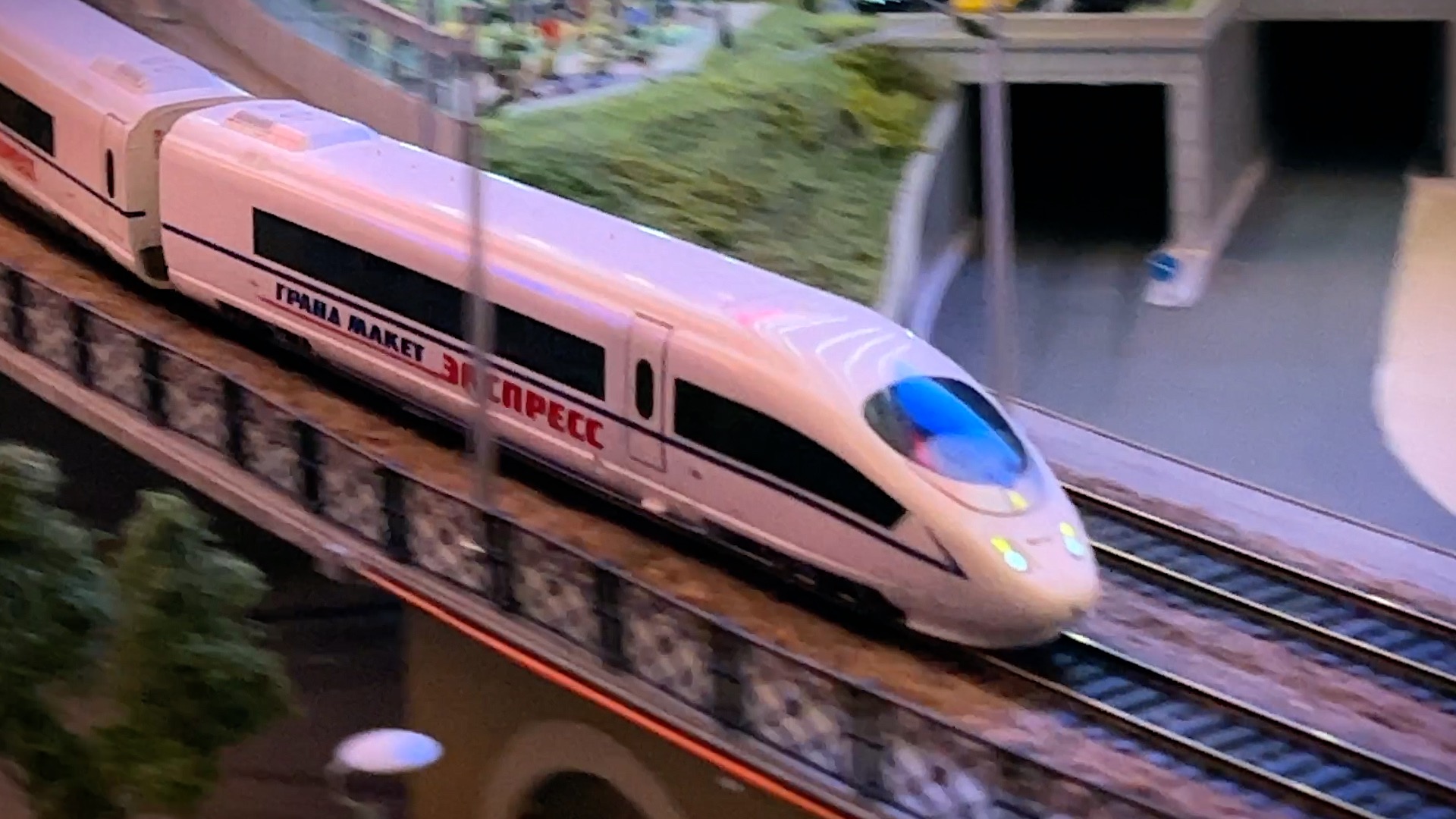 Поезда как настоящие - Видео про поезда для детей и взрослых смотреть онлайн