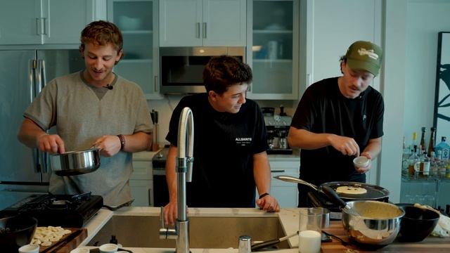 Pointer Brothers Pancake Special | Cooking with Bradley смотреть онлайн