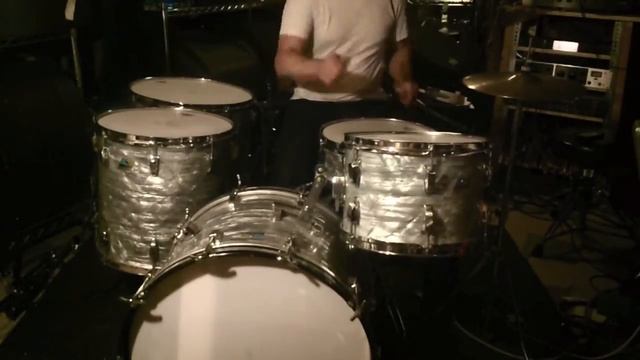 Ludwig vintage drum set Early 1970's. Sky Blue Pearl with a matching Jazz Festival. смотреть онлайн