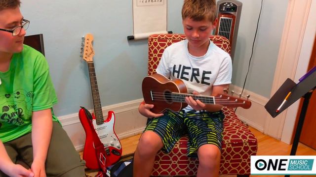 Grace VanderWaal Plays this Fender Uke - Unboxing and What Do I Think? смотреть онлайн