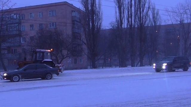 Украина. Черкассы. Зима. Очистка дорог от снега . смотреть онлайн