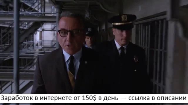 Побег из Шоушенка директор тюрьмы находит дыру в камере