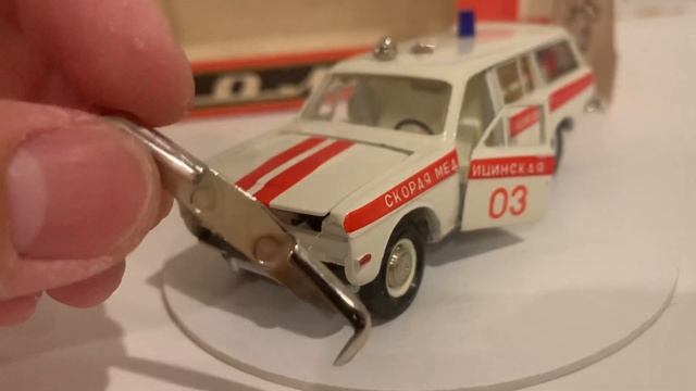 НОЧНЫЕ ПРИКЛЮЧЕНИЯ ЗА ВОЛГОЙ-МЕДИКОМ. МОДЕЛЬ 1:43 ГАЗ 24-02 СКОРАЯ ПОМОЩЬ. САРАТОВСКИЕ МОДЕЛИ СССР. смотреть онлайн