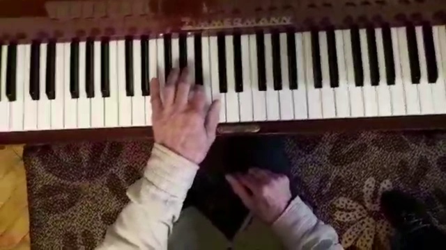 Уроки фортепиано для начинающих. Урок 3 — Игра legato смотреть онлайн