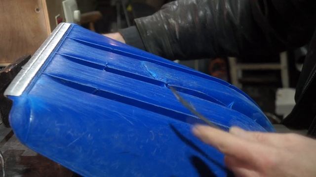 Лопнула пластиковая лопата не беда всё ремонтируется