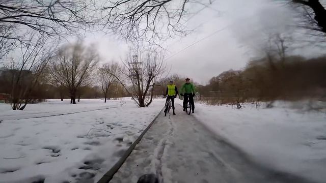 зимняя тренировка мтб из Крылатского до Воробьёвых гор - winter ice mtb смотреть онлайн