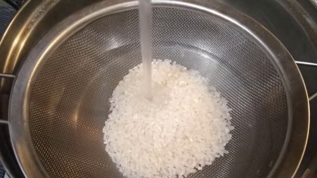 РИСОВАЯ КАША || #каша #рисовая_каша #детское_меню КАША РИСОВАЯ. Как сварить рисовую молочную кашу. смотреть онлайн