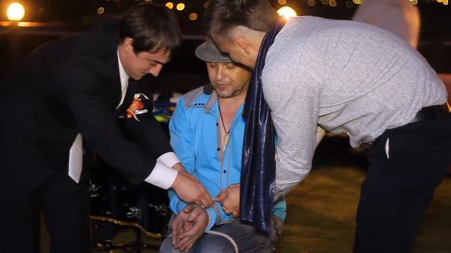 COMIC FOCUS "HOW TO REMOVE THE CLOCK " смотреть онлайн