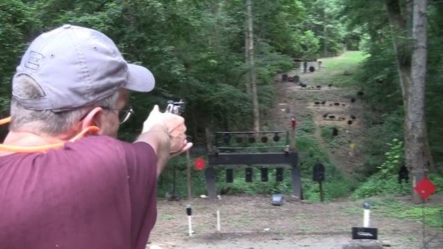 Smith and Wesson 686 Plus смотреть онлайн