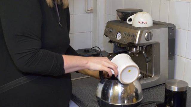 Blindhacks: 3 ways to make a cup of tea (when you can't see) in under 3 minutes смотреть онлайн