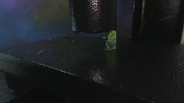 d100 Gets the 20 ton hydraulic press смотреть онлайн