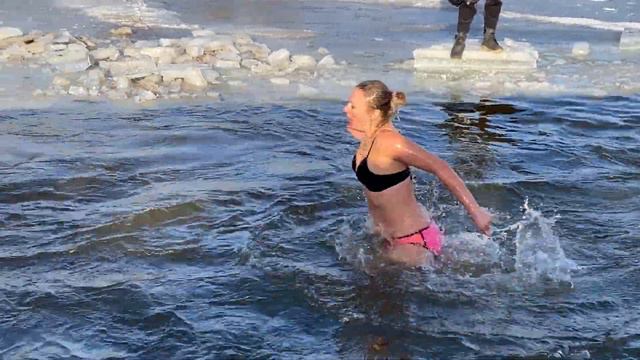 BATHING IN ICE WATER #1 | SWIMMING WINTER | Epiphany Bathing #epiphany #baptism #bathing