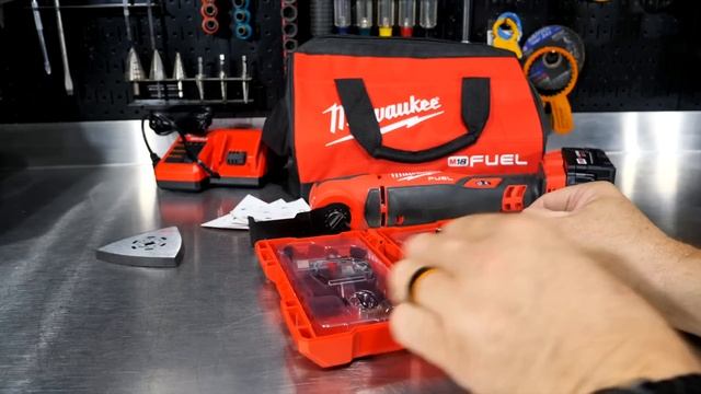 They forgot the vibration! Milwaukee 2836-20 M18 FUEL Oscillating Multi-Tool Review [2836-21] смотреть онлайн
