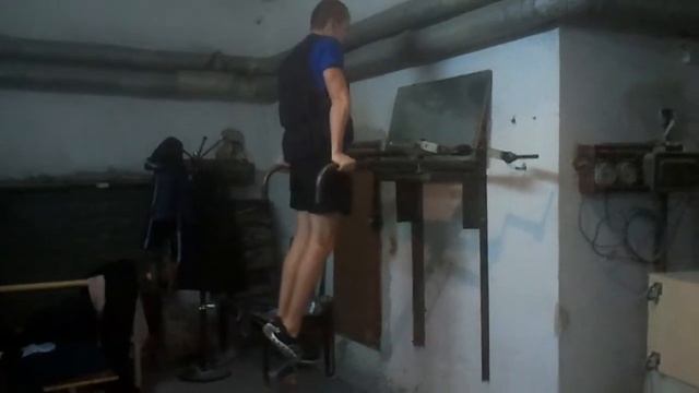 Отжимания на брусьях (+42 кг) - 27 раз смотреть онлайн