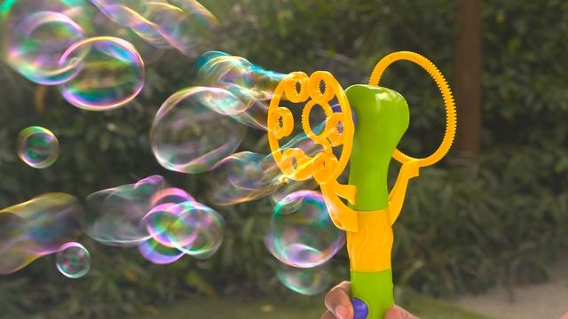 Gazillion Bubbles® | Twist N' Turn Bubble Wand | How-To смотреть онлайн