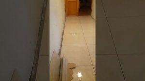Как класть плитку на деревянный пол.
