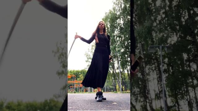 Фланкировка шашкой девушка #russia #dance #sword #girl смотреть онлайн