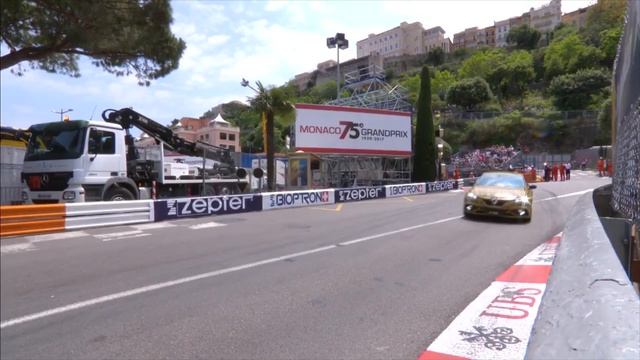 Renault Mégane 4 RS (2017) à fond sur le circuit F1 de Monaco смотреть онлайн