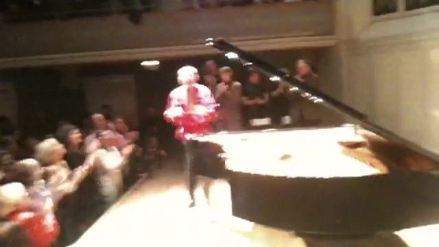 David Helfgott's standing ovations at Konzerthaus Vienna смотреть онлайн