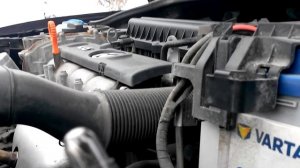 Volkswagen polo sedan замена лампочки габарита передней фары