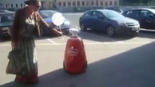 Робот на открытии магазина М.Видео 1 и 2 июля смотреть онлайн